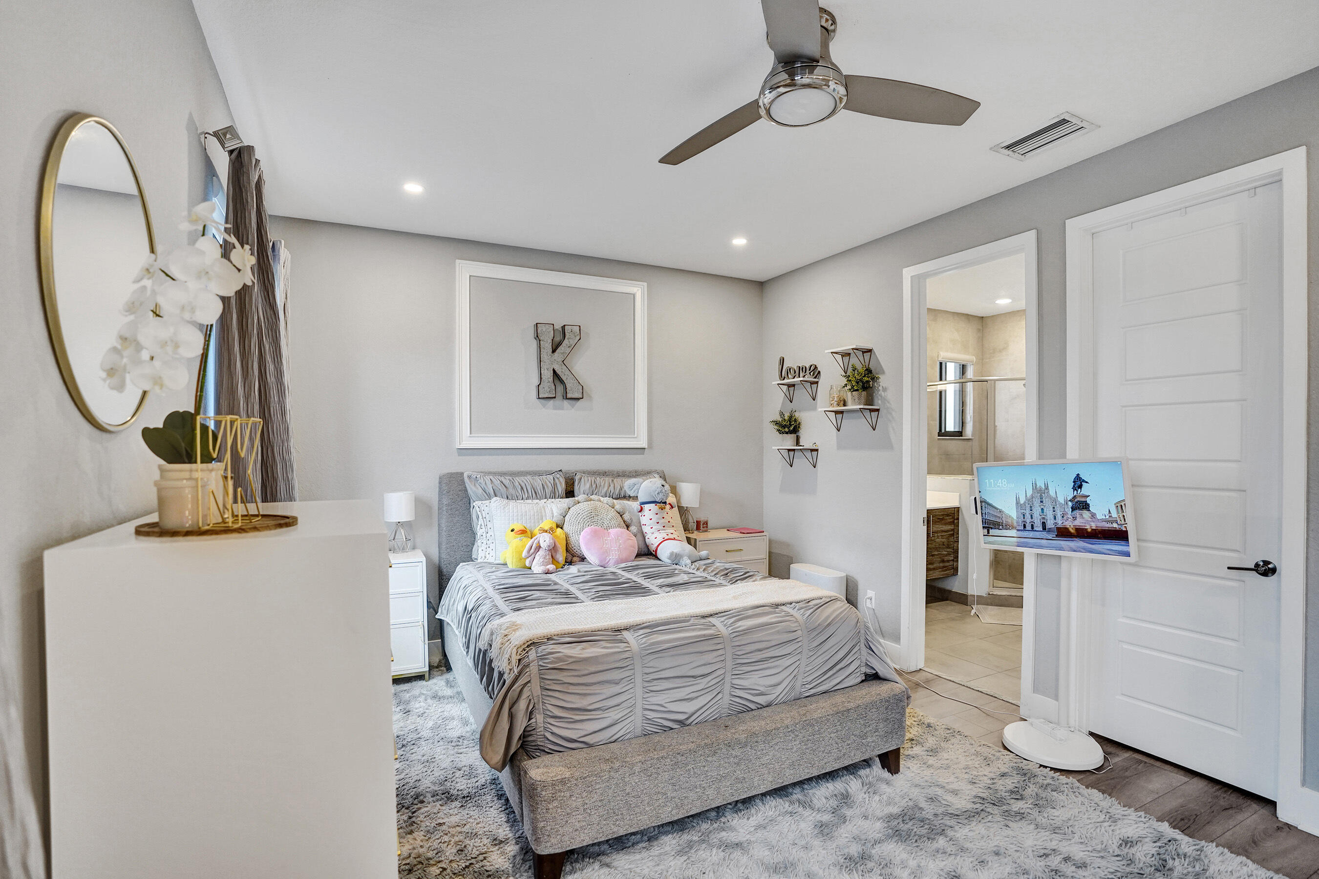 10514 N Lago Vista Circle