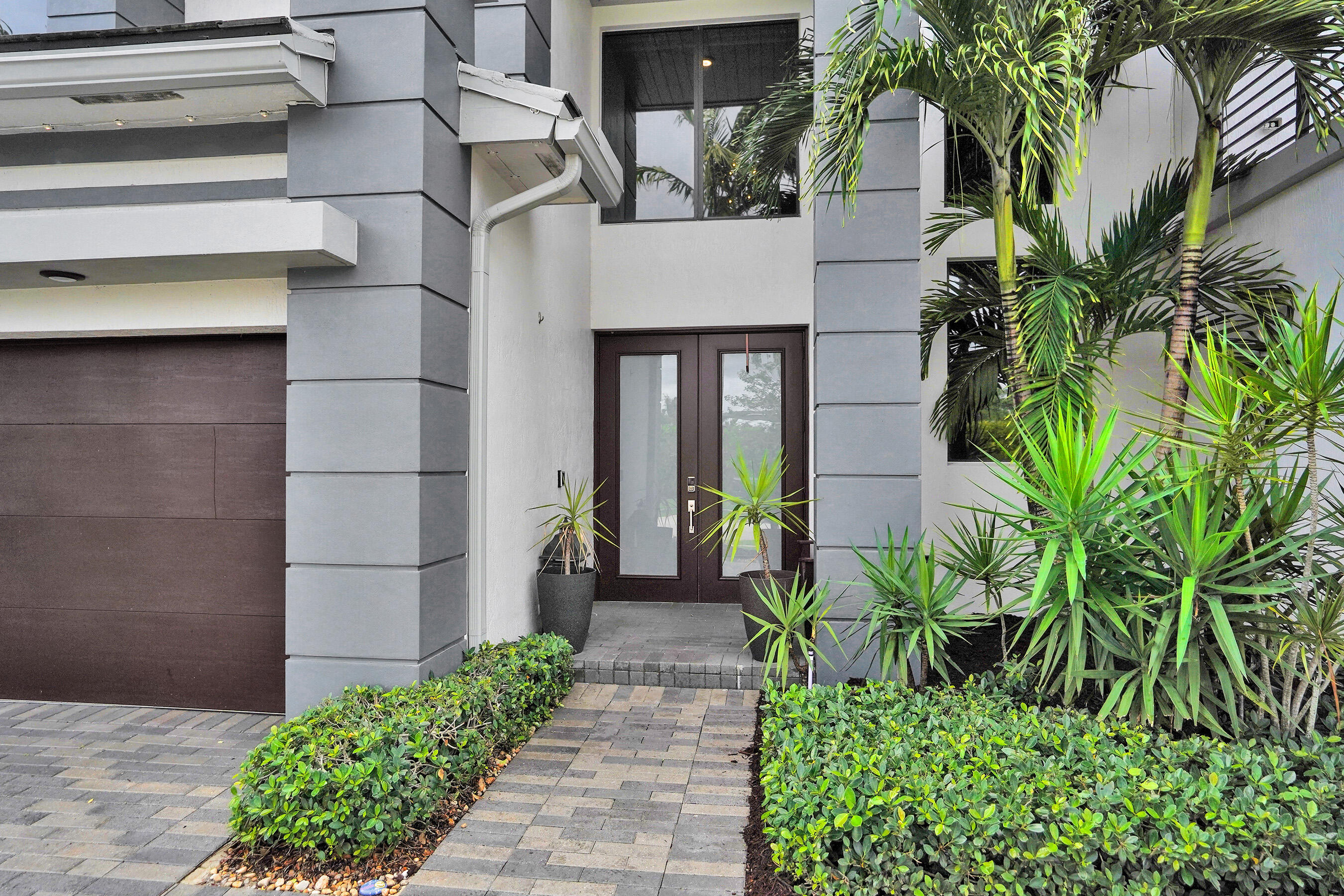 10514 N Lago Vista Circle