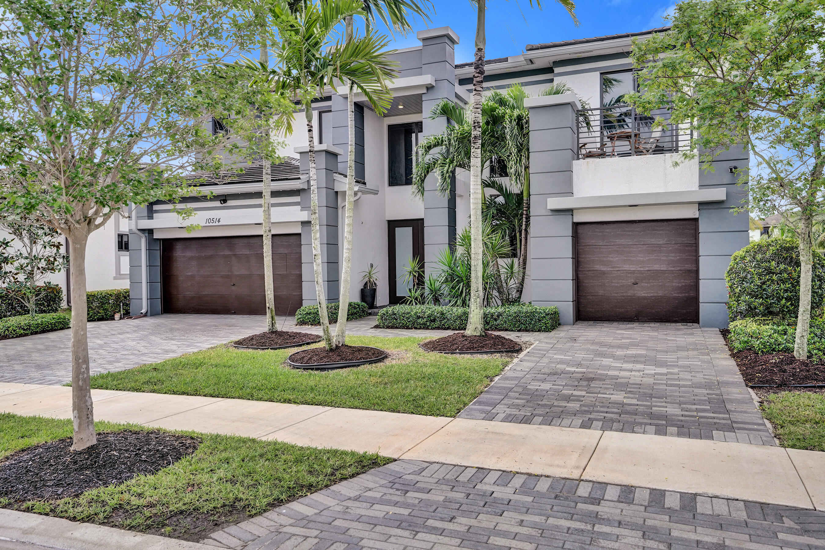 10514 N Lago Vista Circle