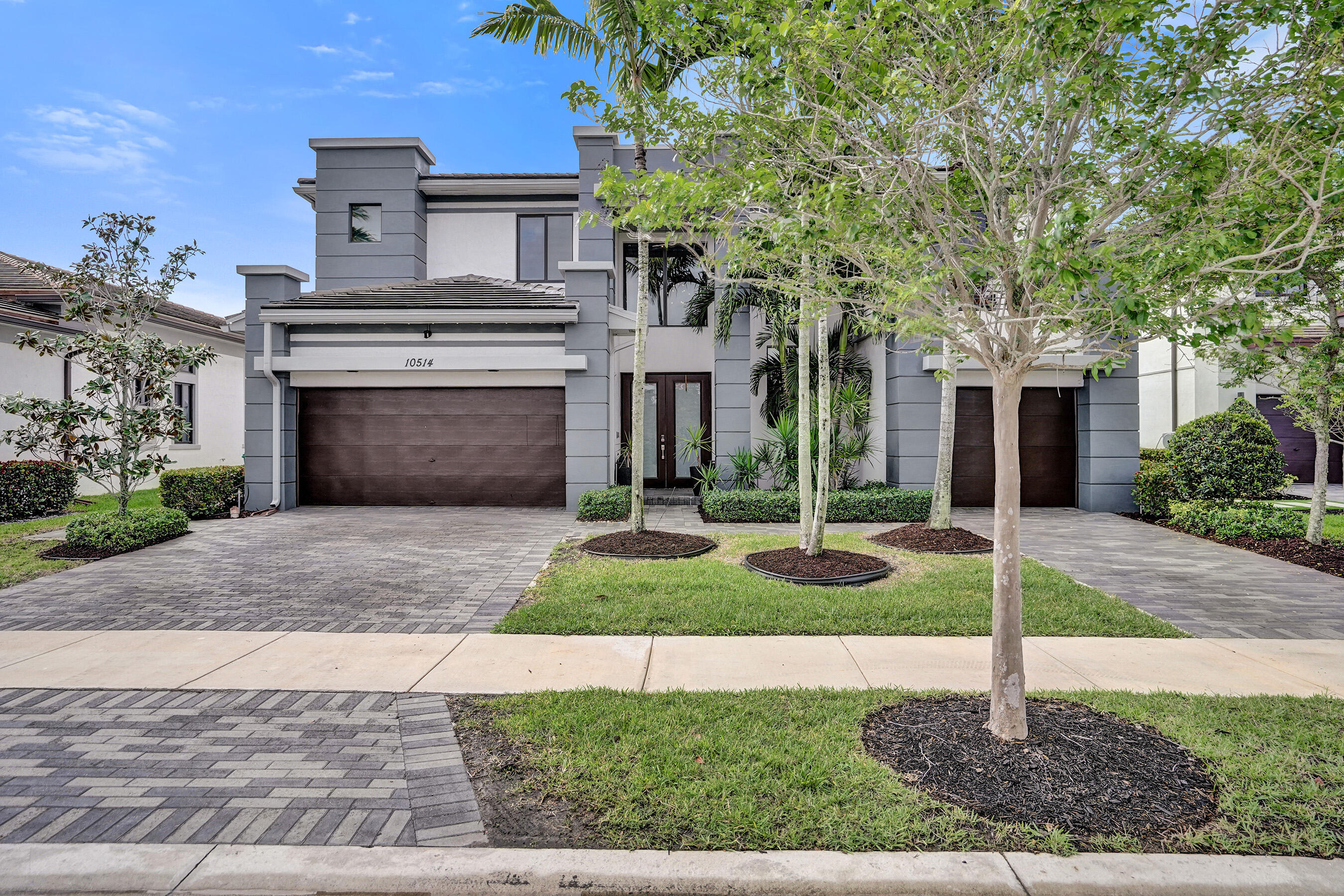 10514 N Lago Vista Circle
