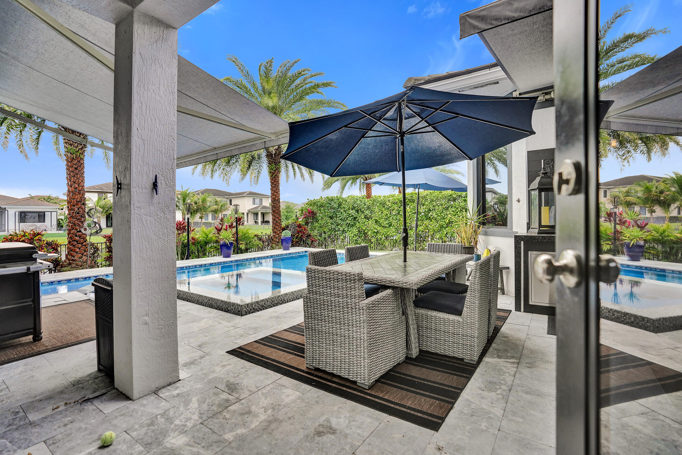 10514 N Lago Vista Circle