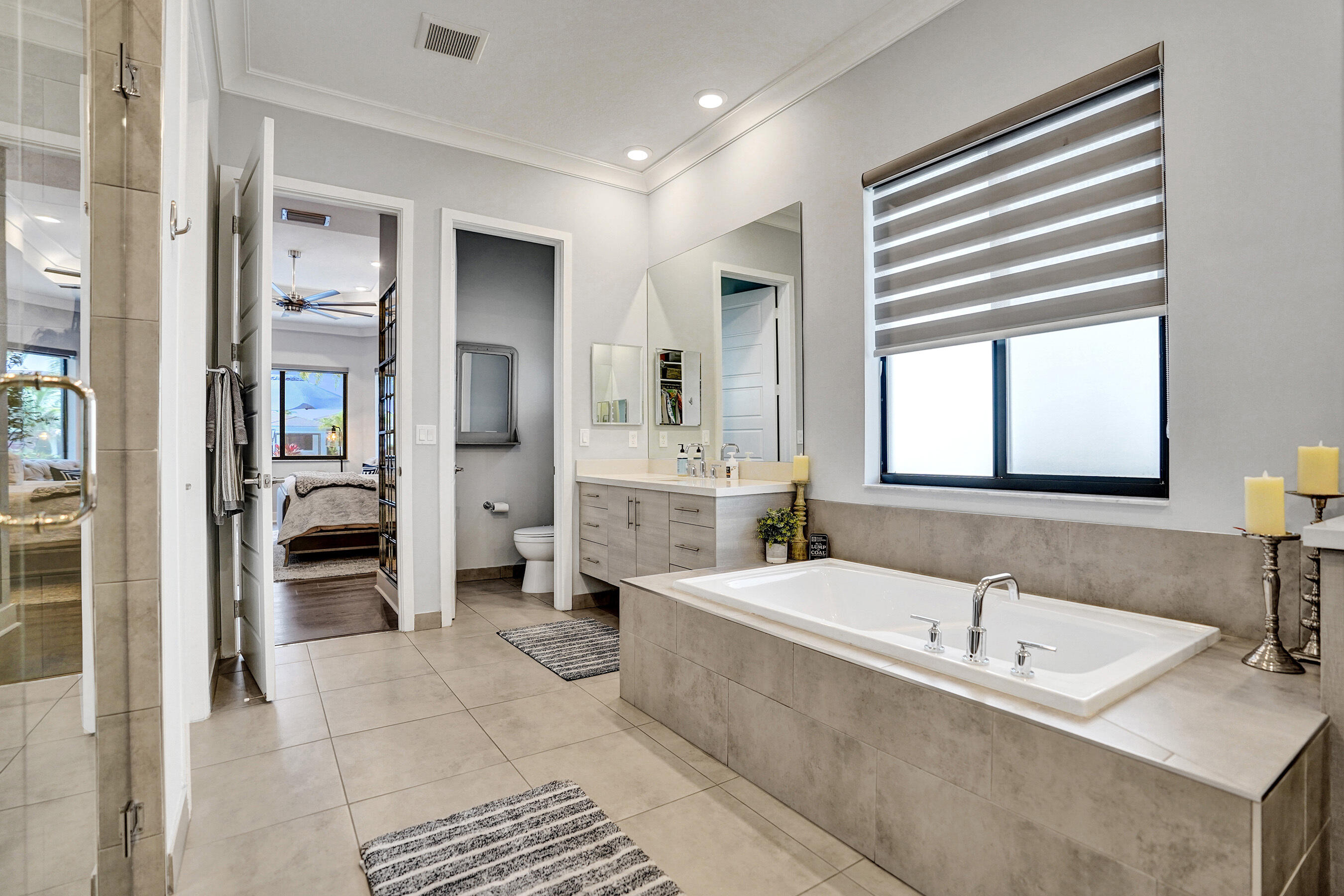 10514 N Lago Vista Circle