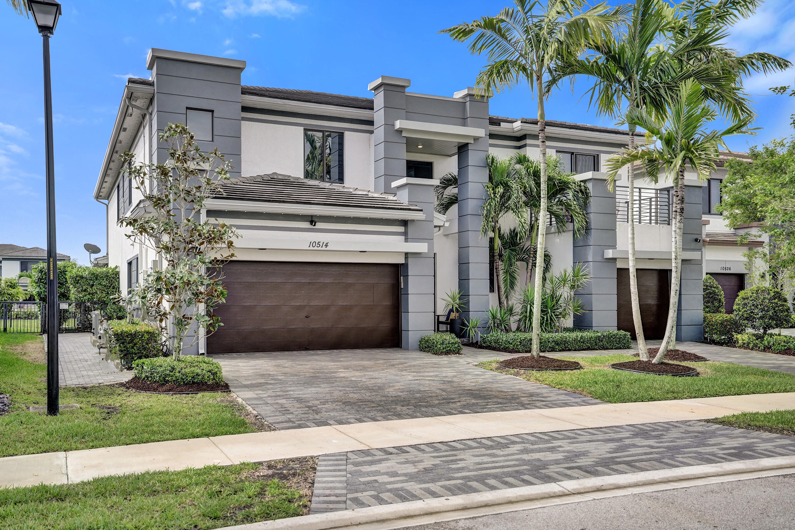 10514 N Lago Vista Circle