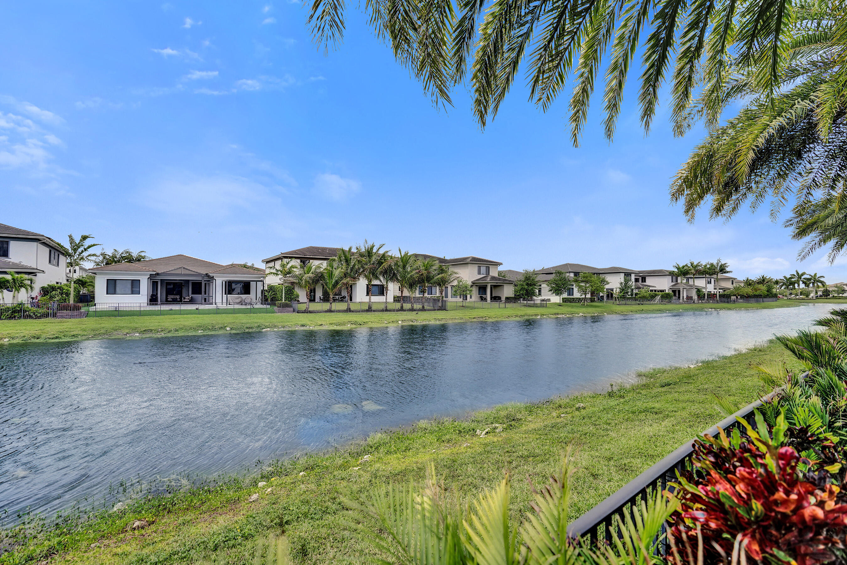 10514 N Lago Vista Circle