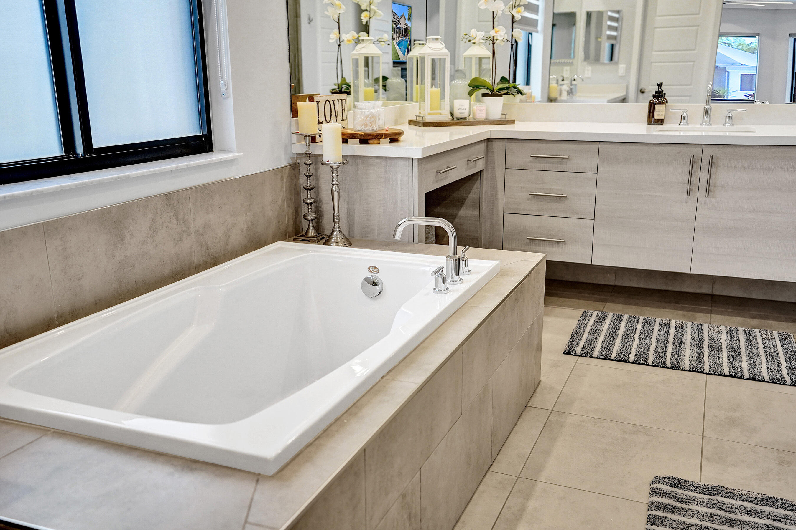 10514 N Lago Vista Circle