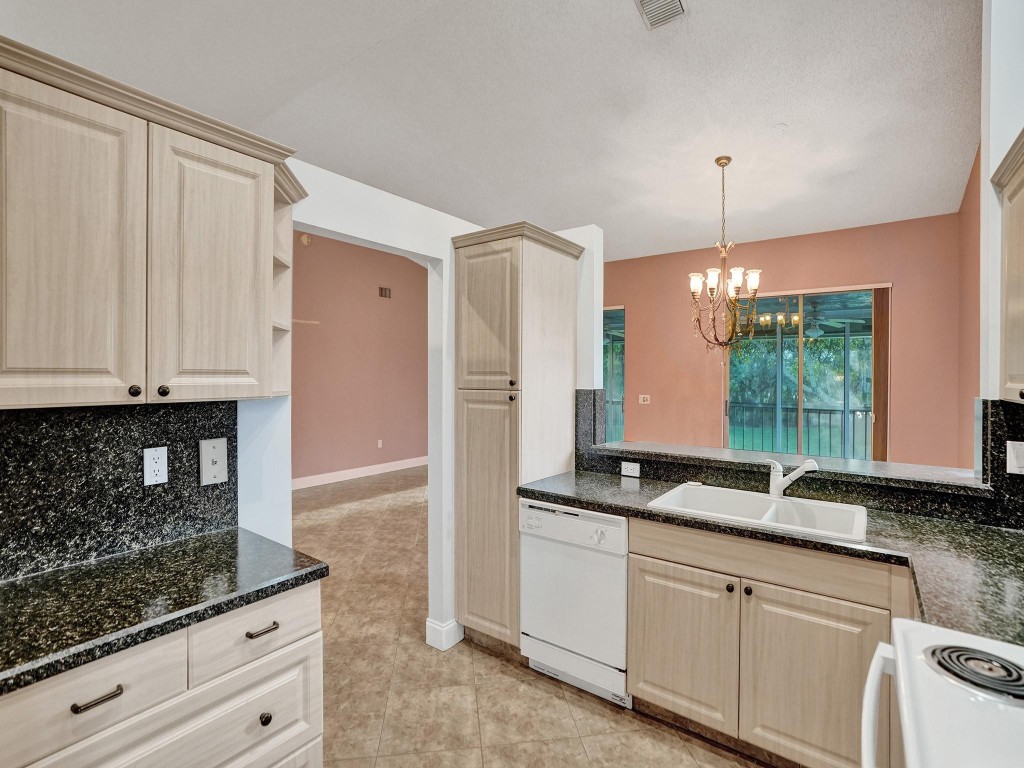 7031 Summer Tree Drive 202