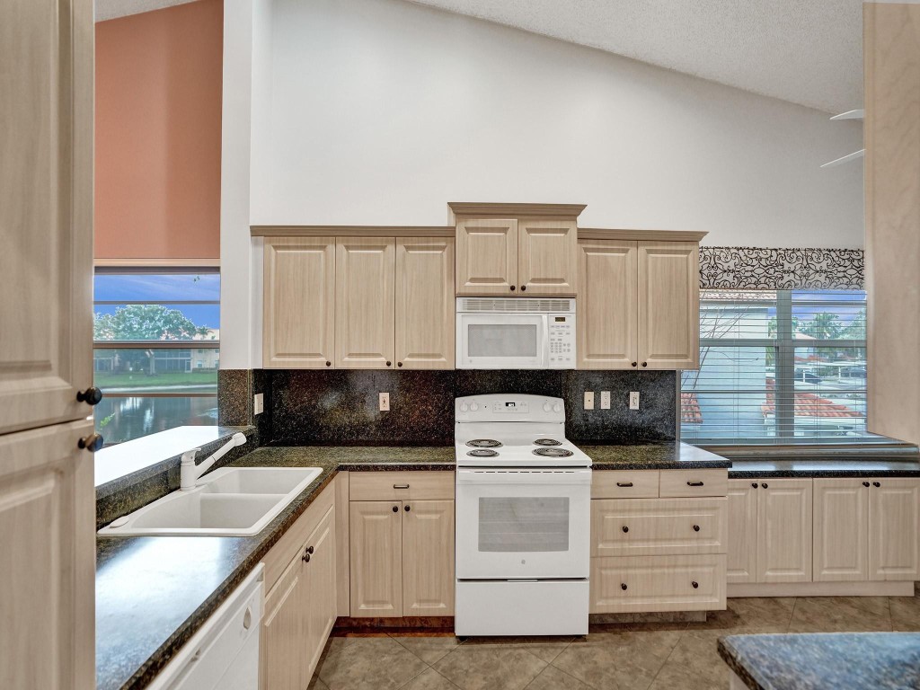 7031 Summer Tree Drive 202