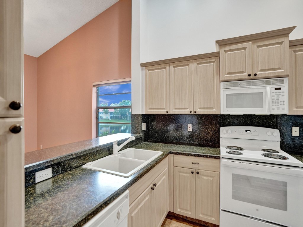 7031 Summer Tree Drive 202