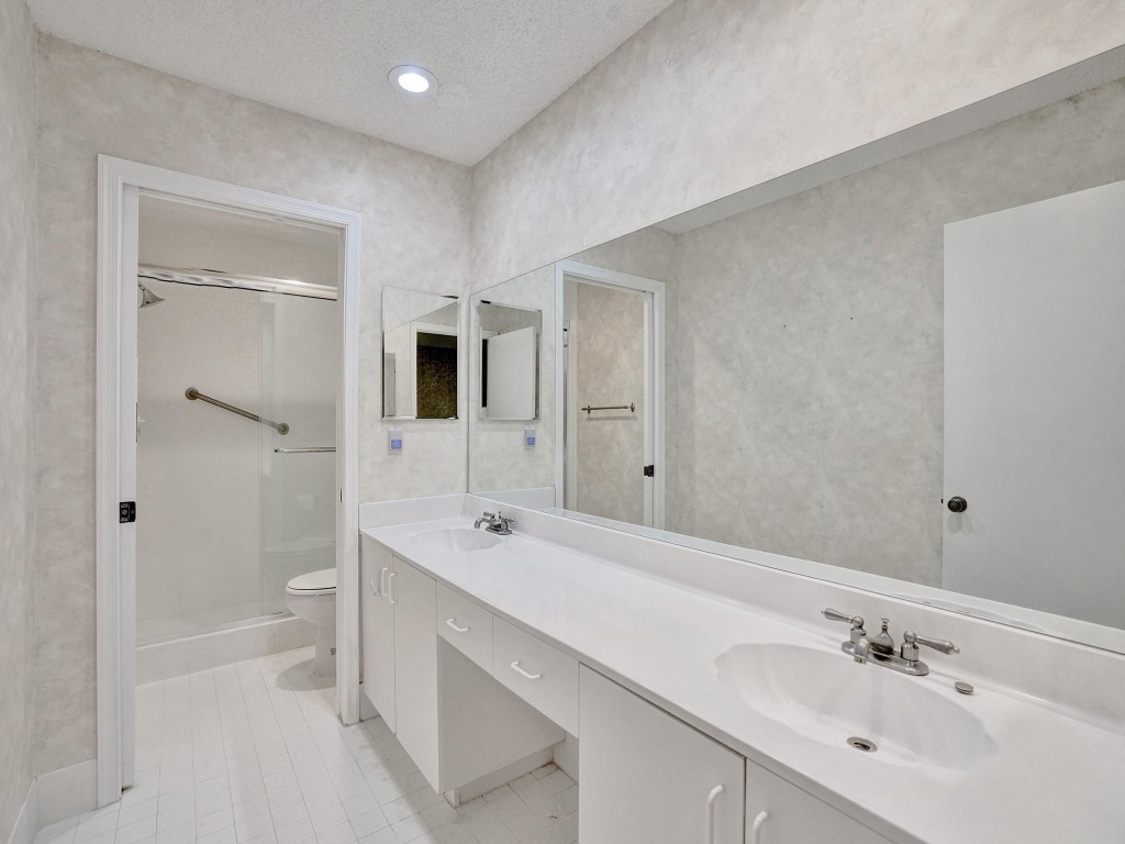 7031 Summer Tree Drive 202