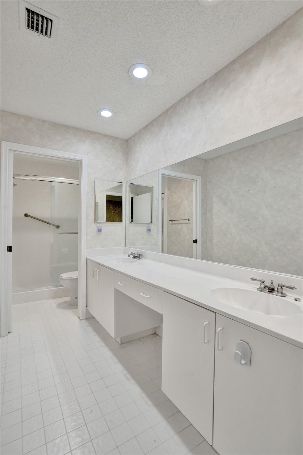 7031 Summer Tree Drive 202