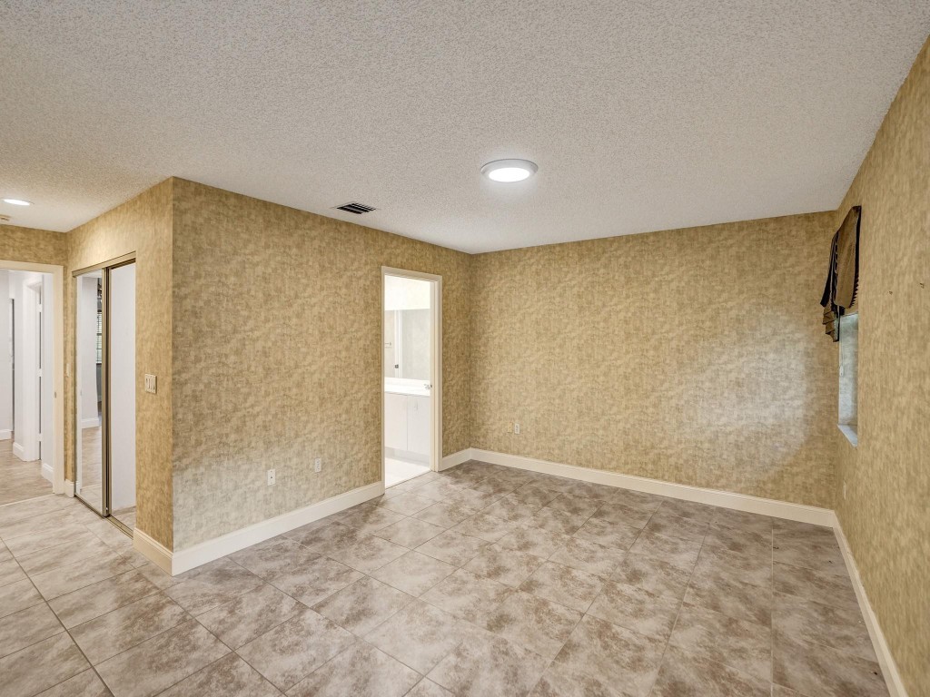 7031 Summer Tree Drive 202