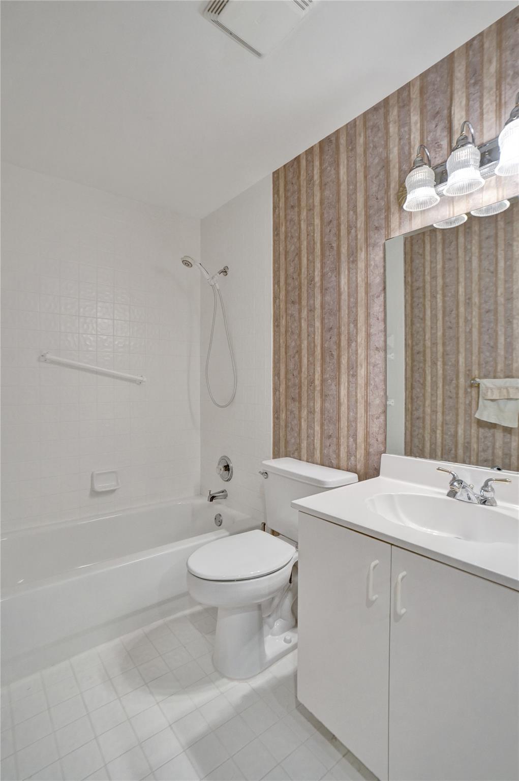 7031 Summer Tree Drive 202