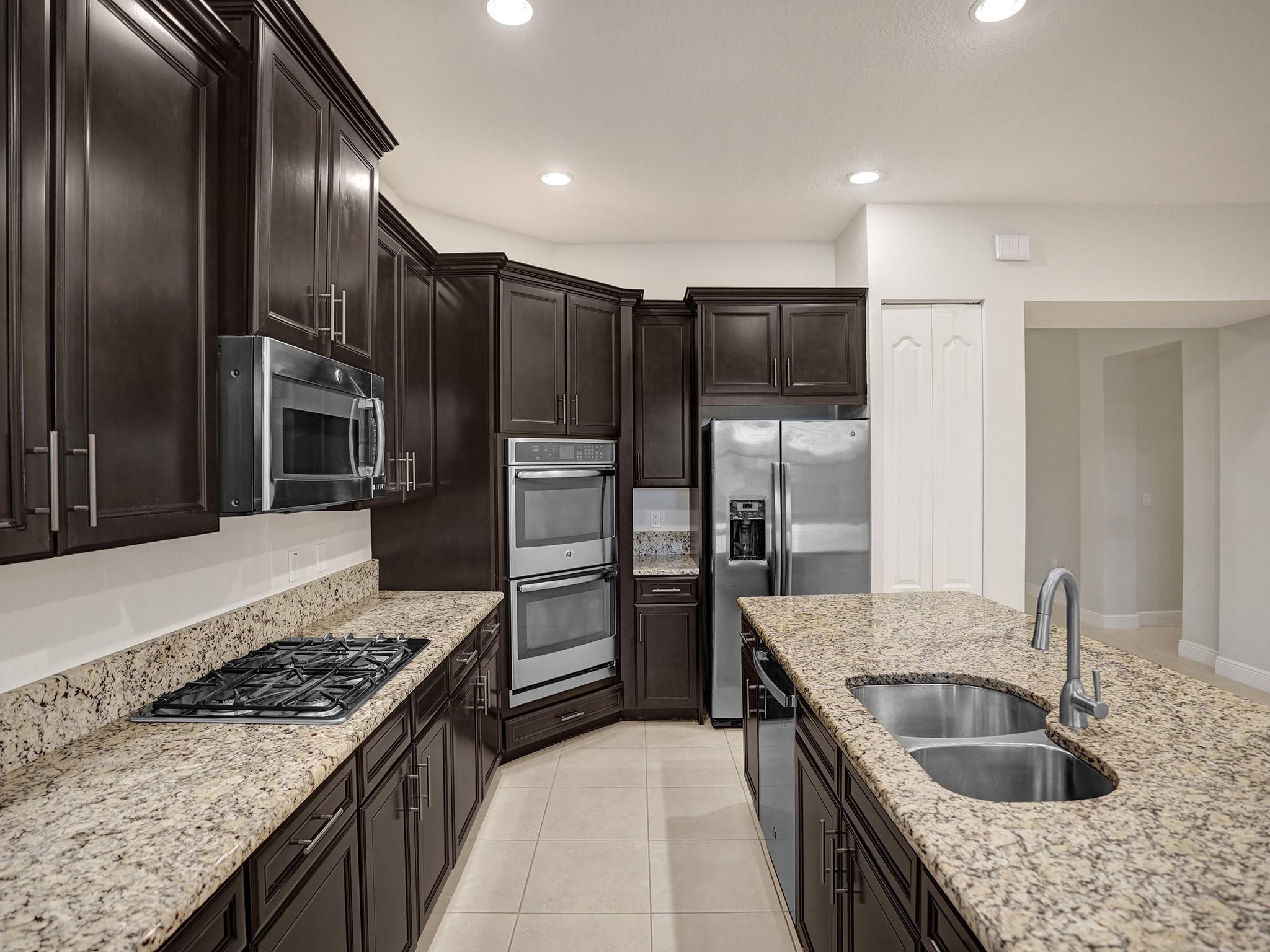 10331 LAKE VISTA COURT