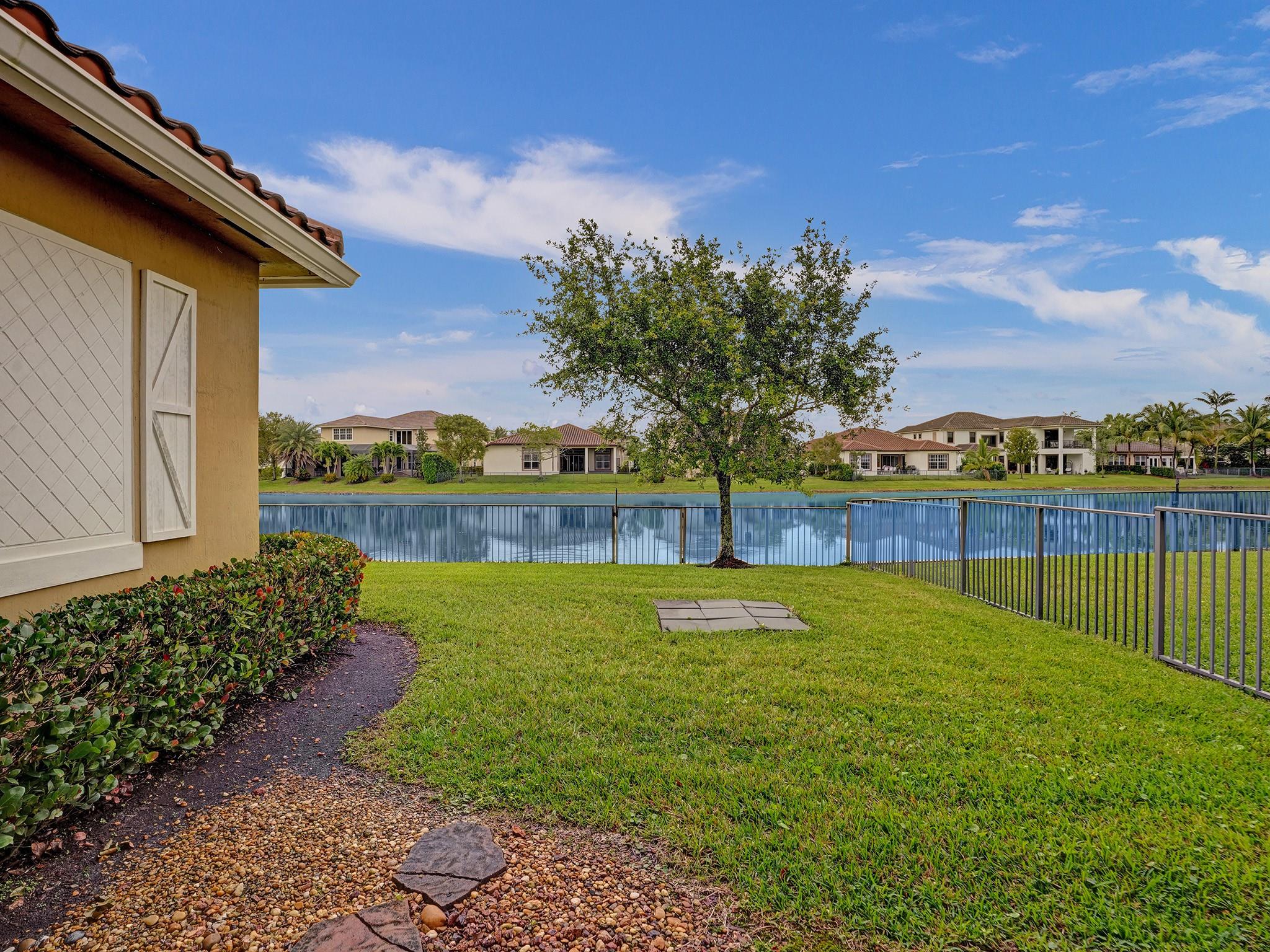 10331 LAKE VISTA COURT