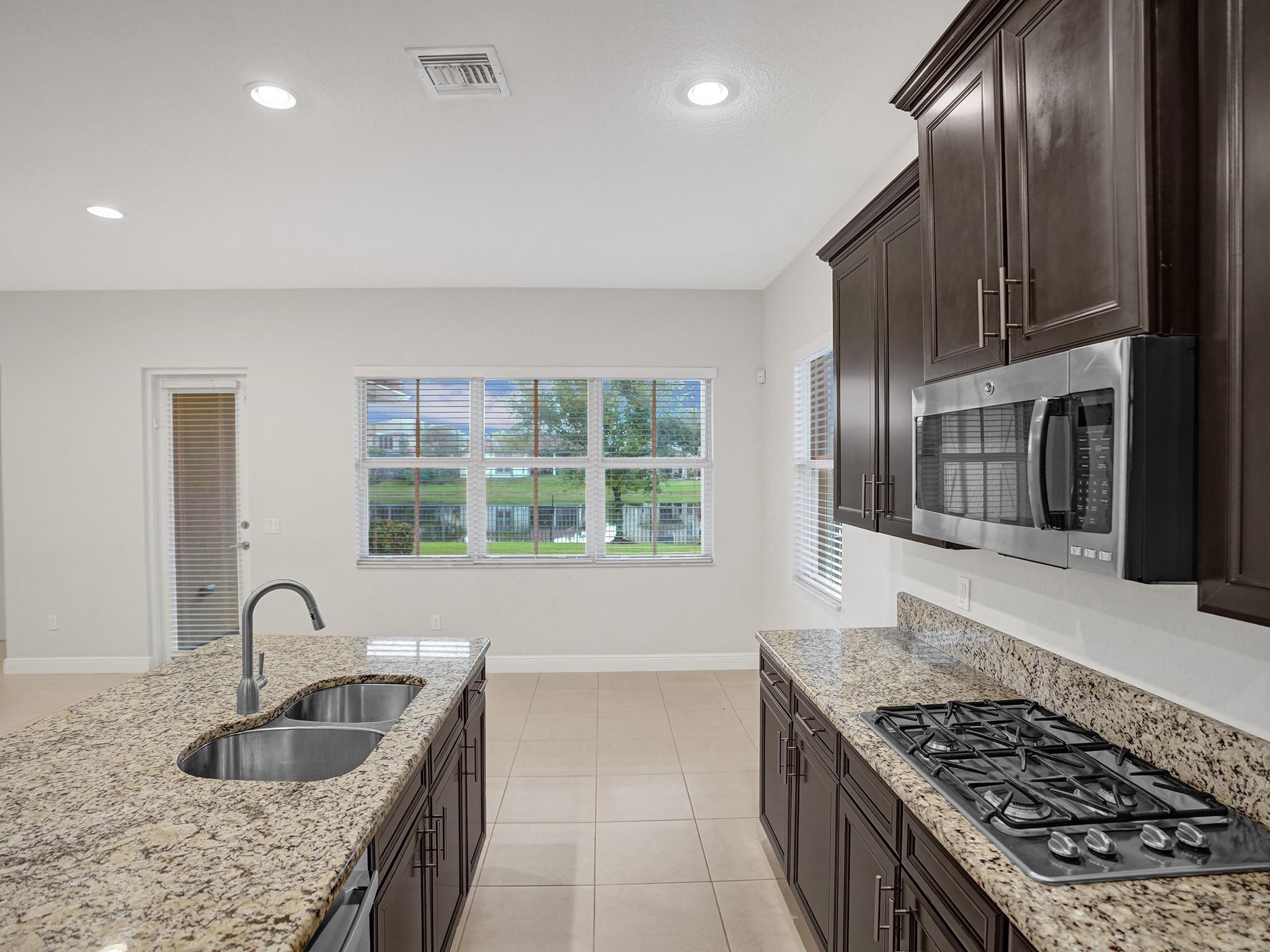 10331 LAKE VISTA COURT