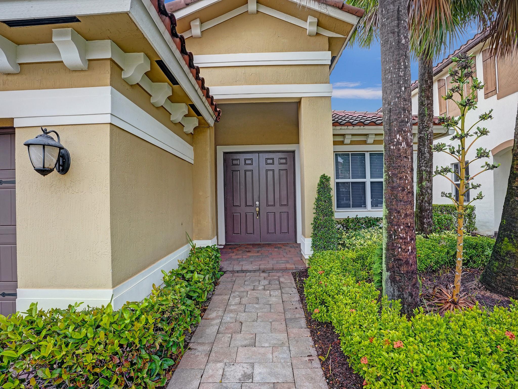 10331 LAKE VISTA COURT