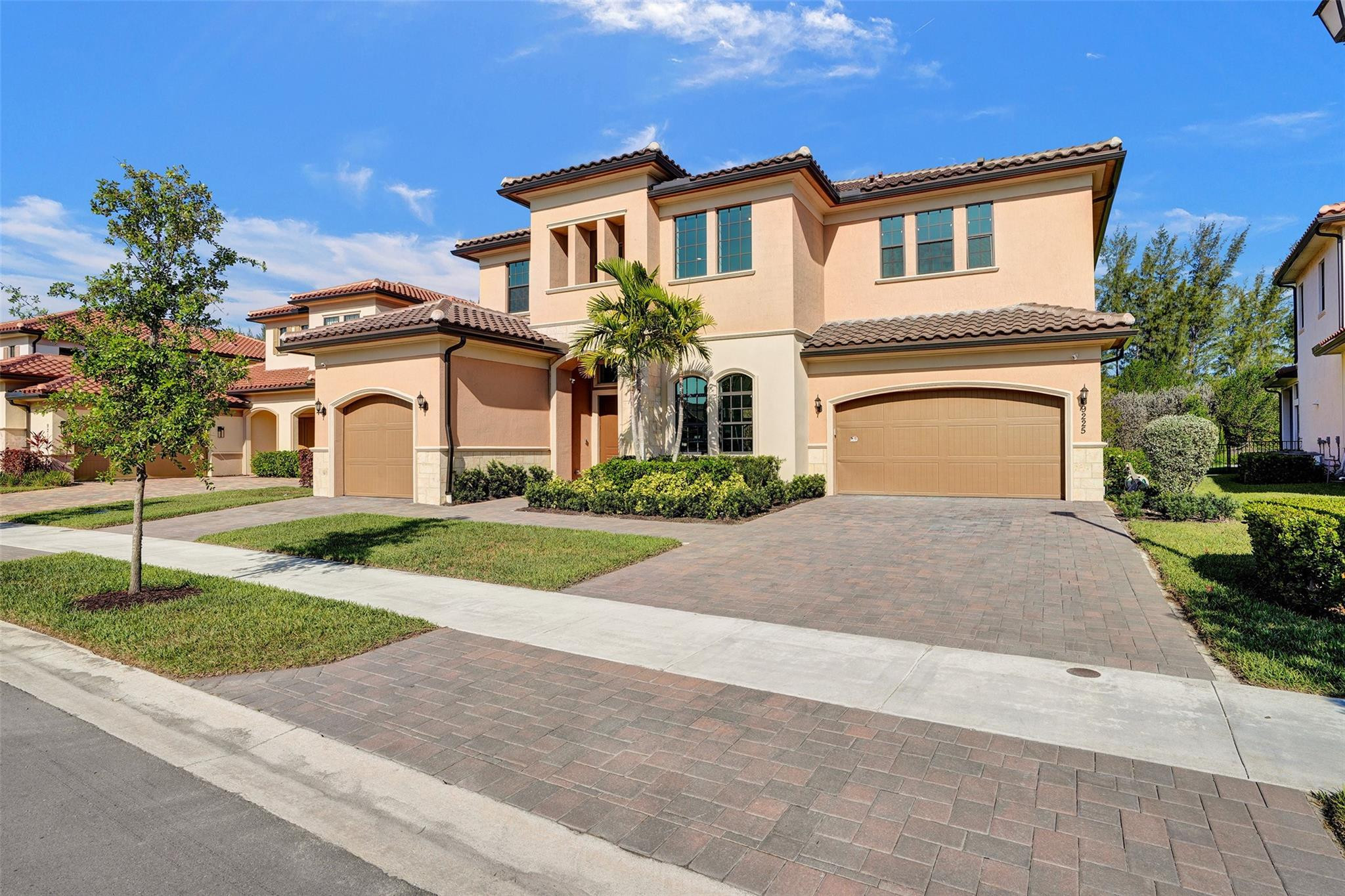9225 W Bay Trail