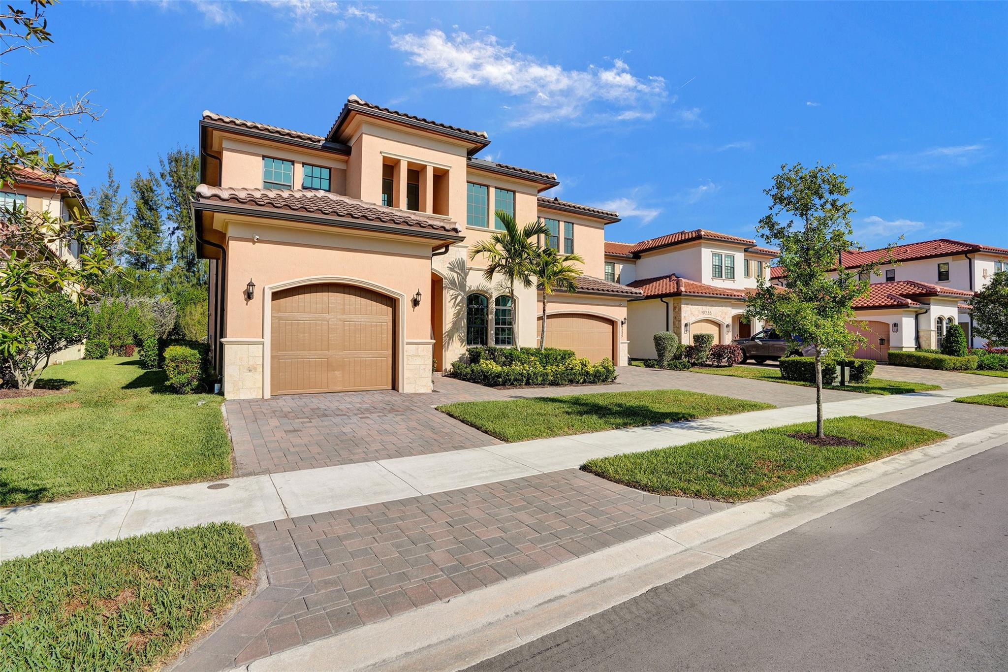 9225 W Bay Trail