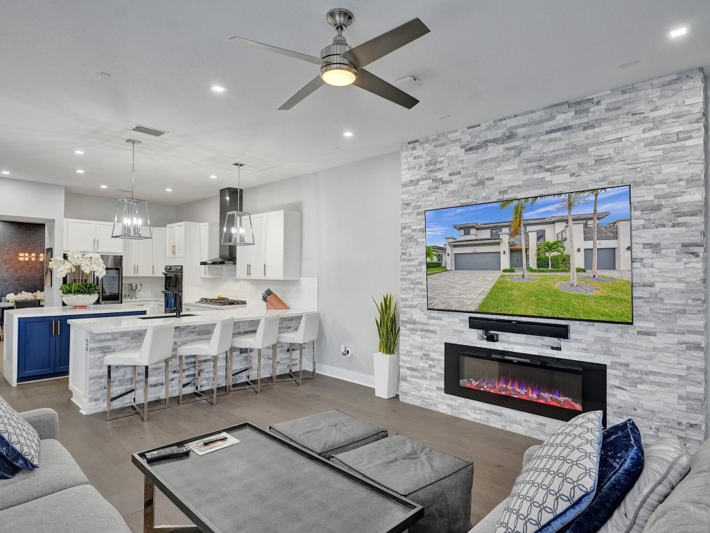 10495 S Lago Vista Circle