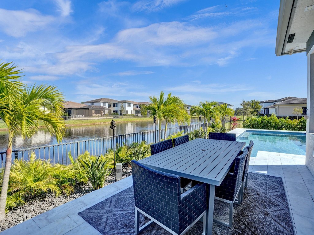 10495 S Lago Vista Circle