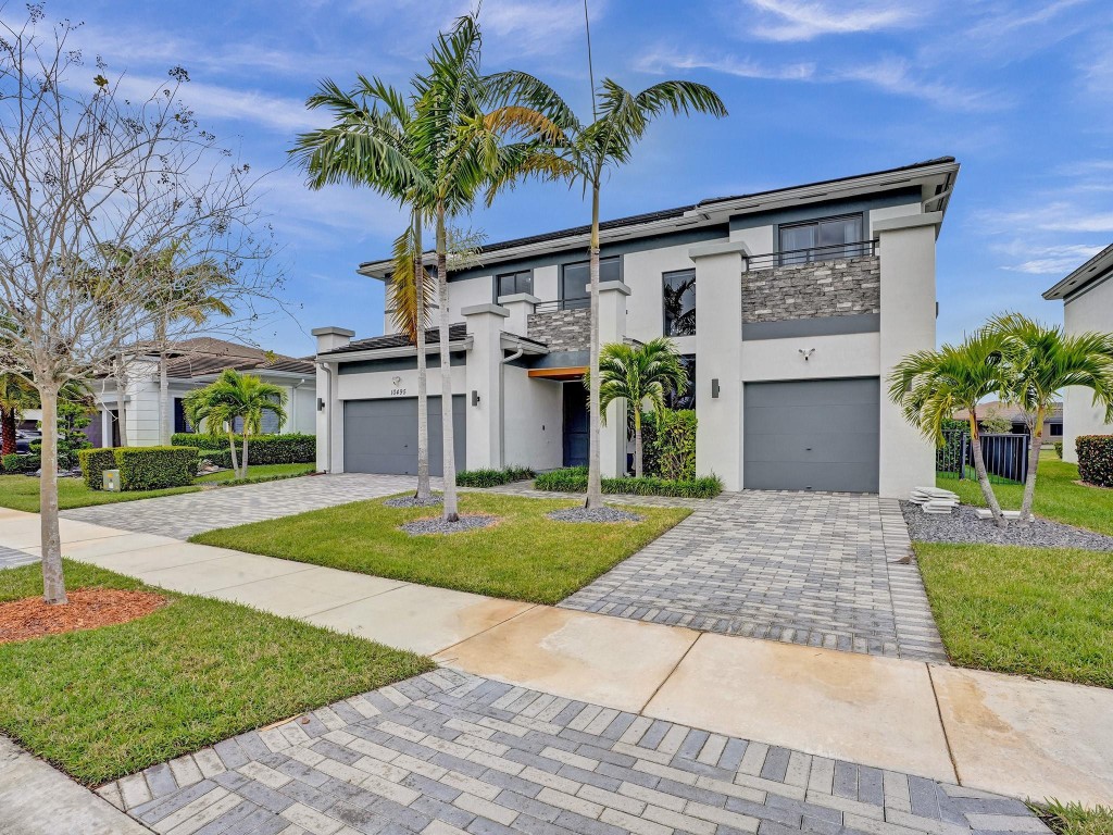 10495 S Lago Vista Circle