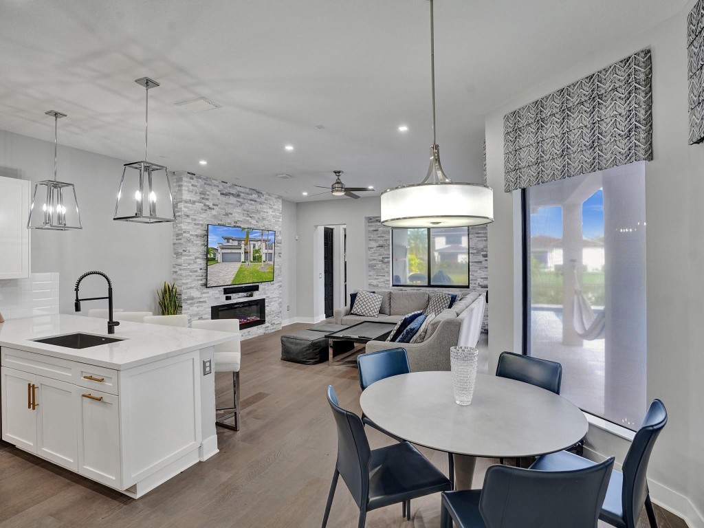 10495 S Lago Vista Circle