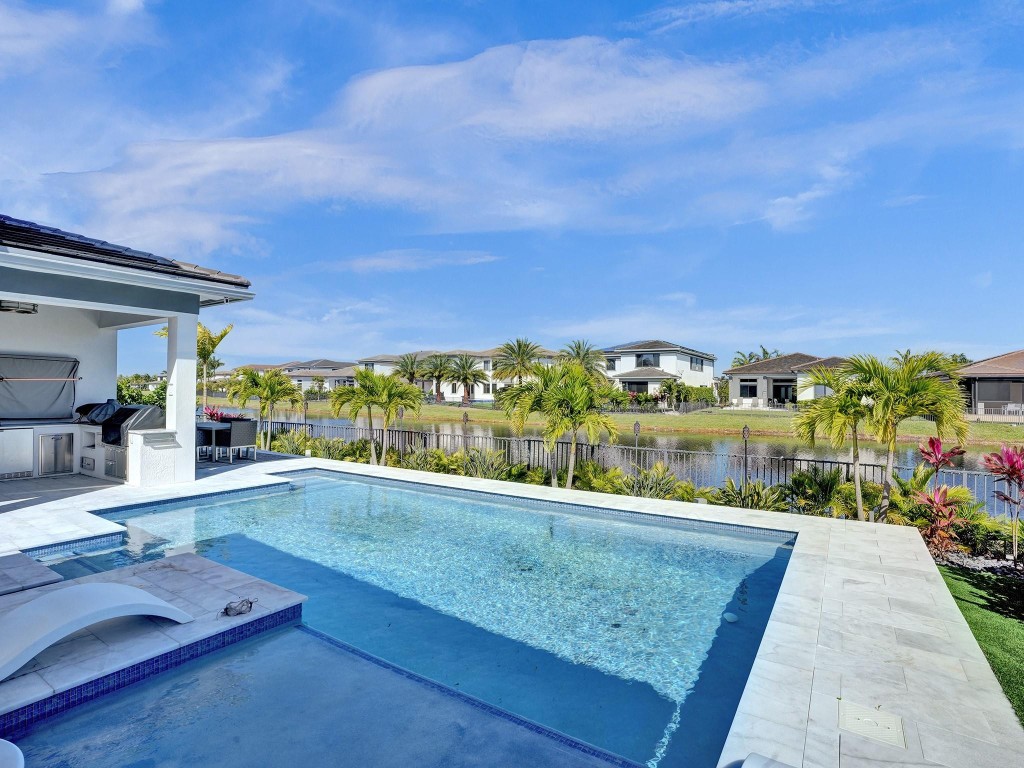 10495 S Lago Vista Circle