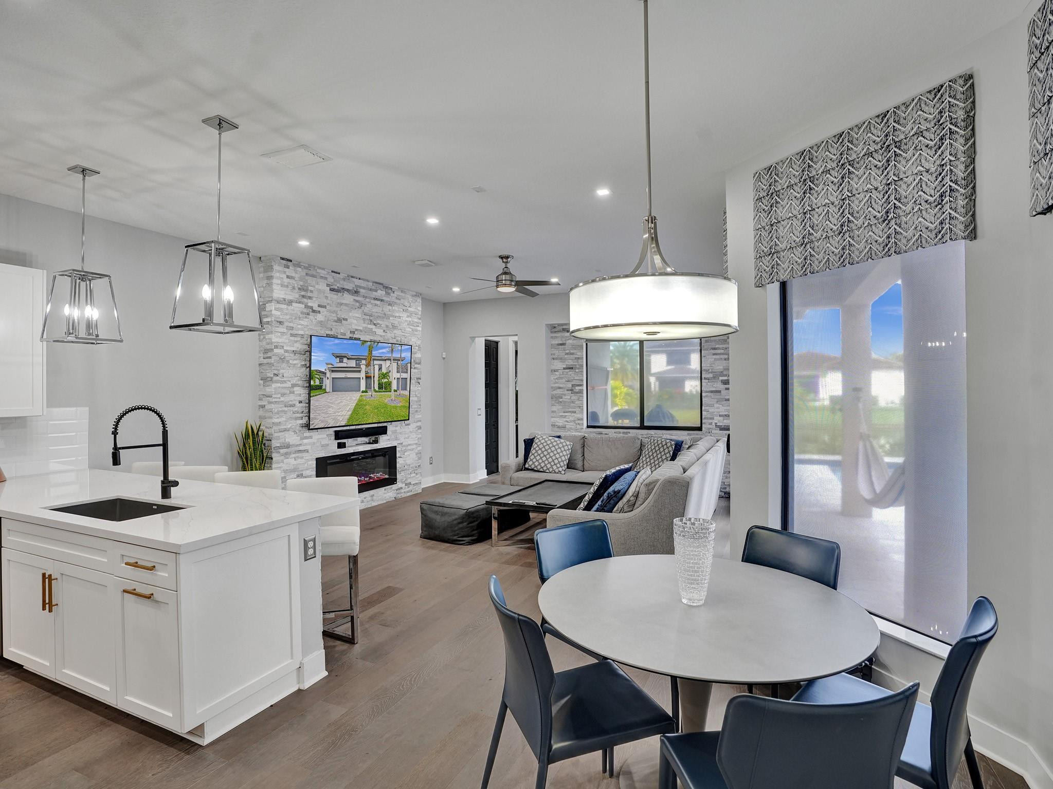 10495 S Lago Vista Circle