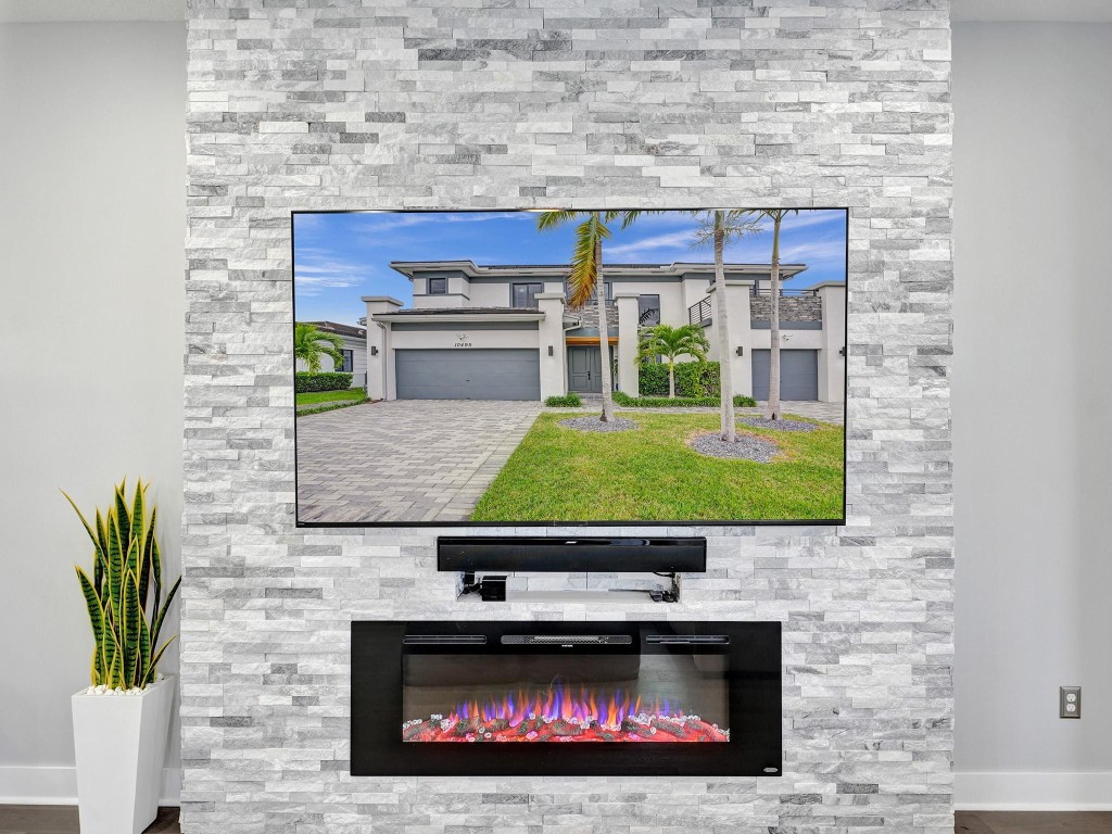 10495 S Lago Vista Circle