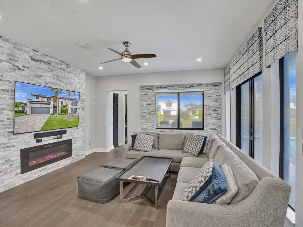 10495 S Lago Vista Circle