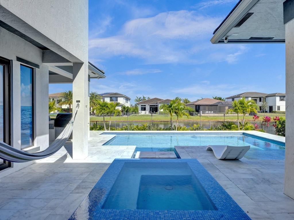 10495 S Lago Vista Circle