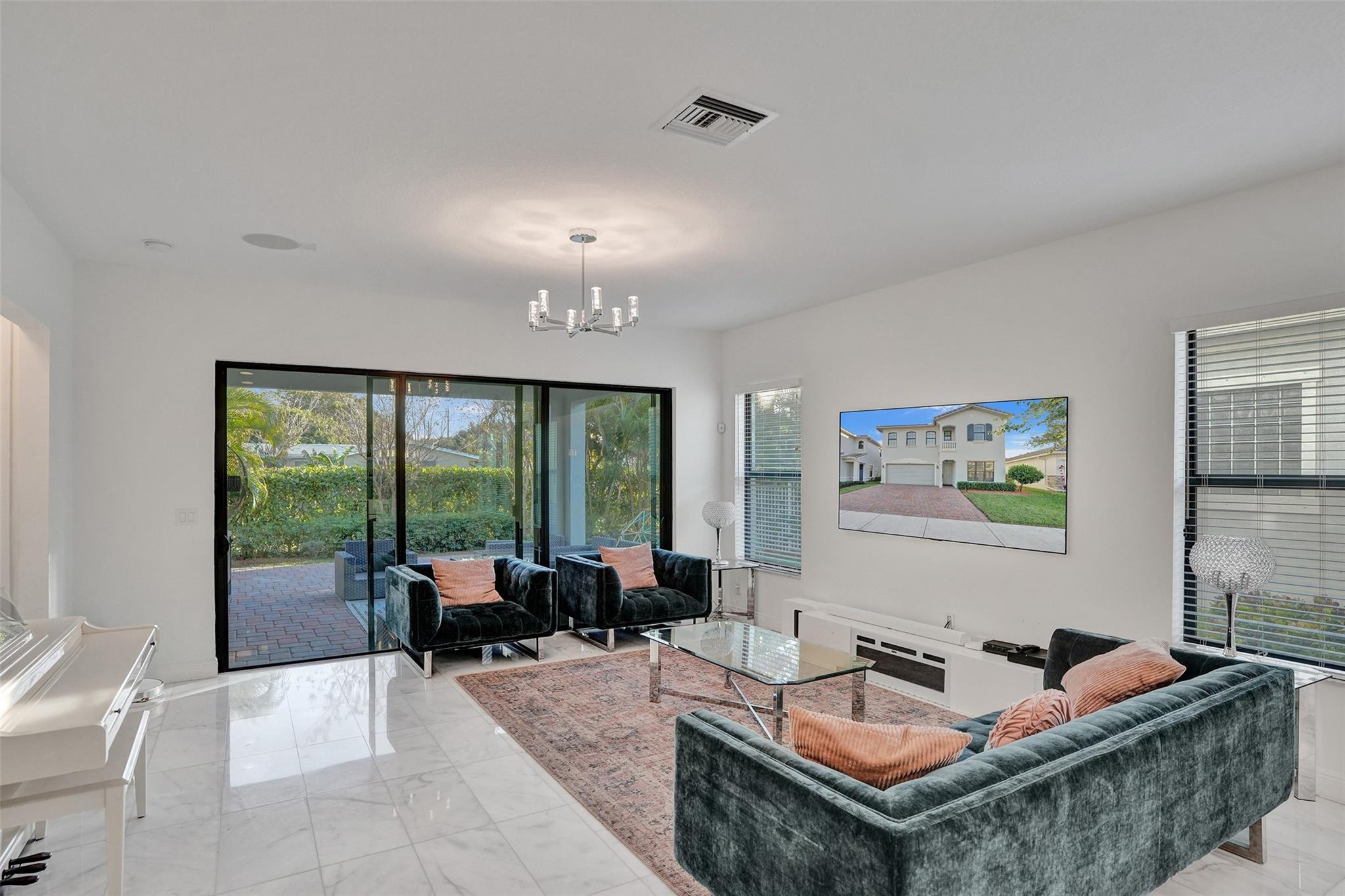 8480 NW 39th Court