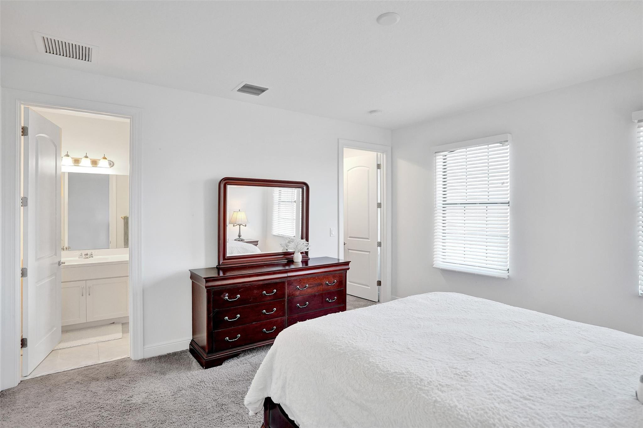 8480 NW 39th Court