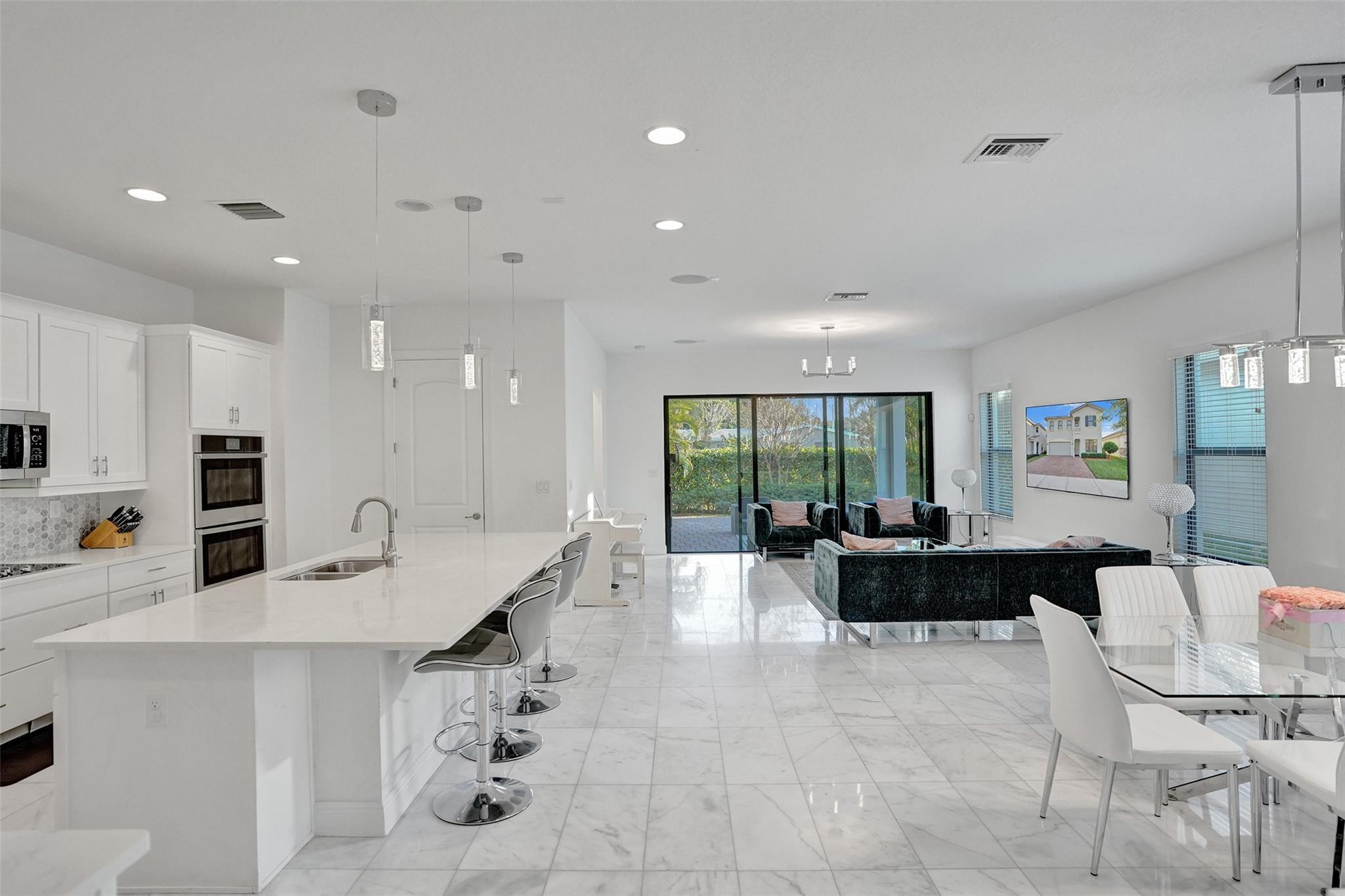 8480 NW 39th Court