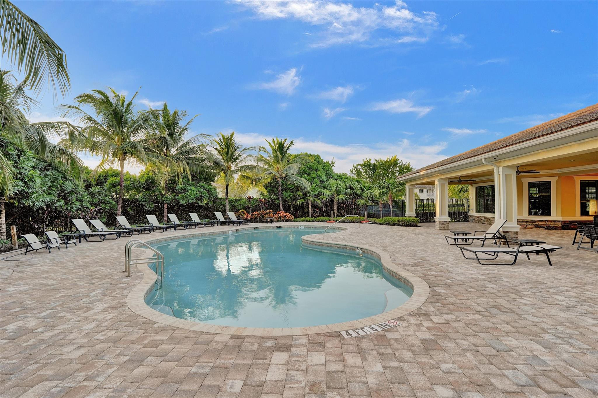 8480 NW 39th Court