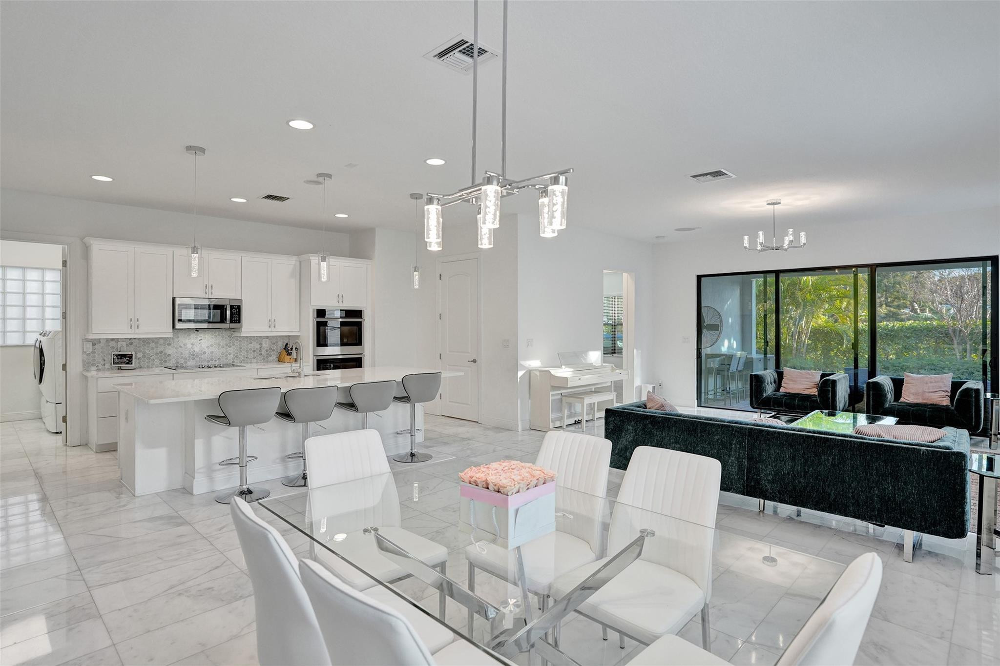 8480 NW 39th Court