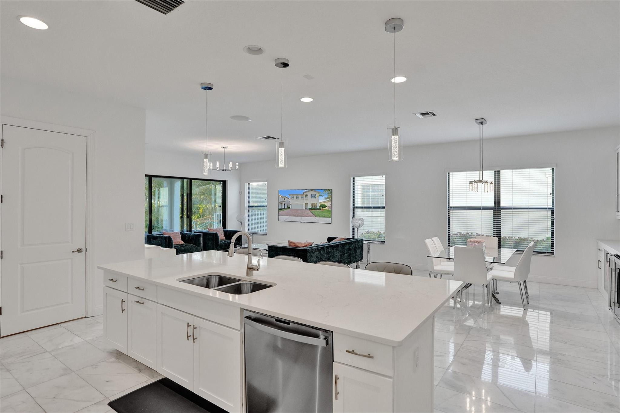 8480 NW 39th Court