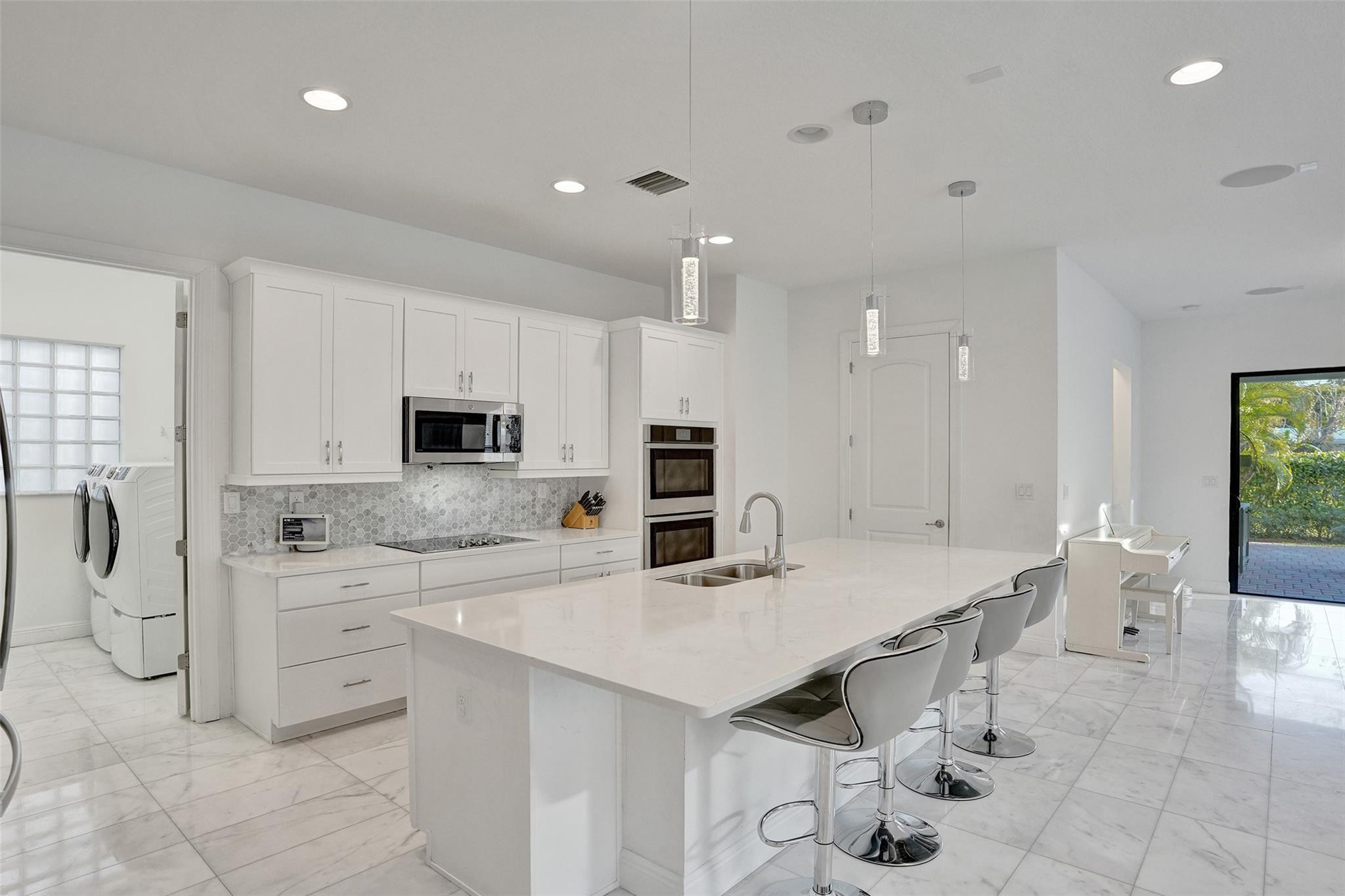 8480 NW 39th Court