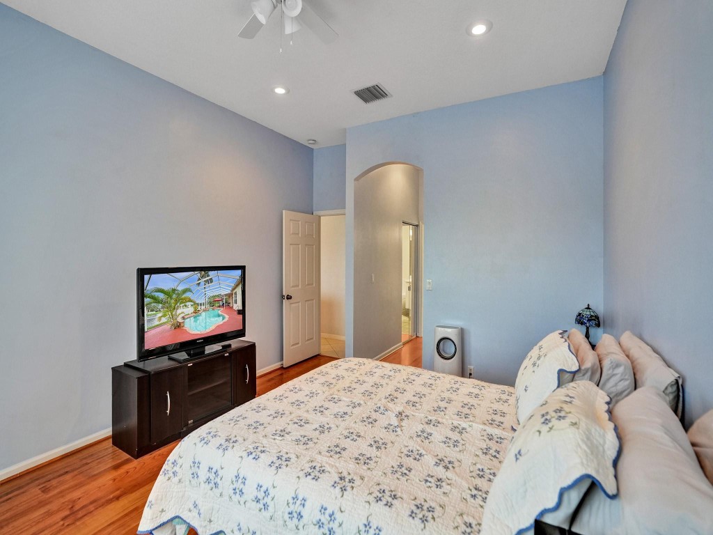 4421 NW 42nd Terrace