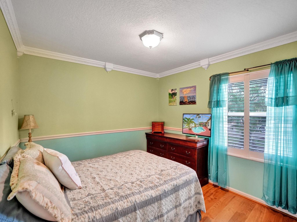 4421 NW 42nd Terrace