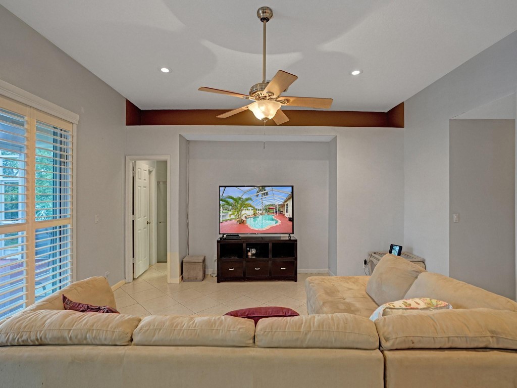 4421 NW 42nd Terrace