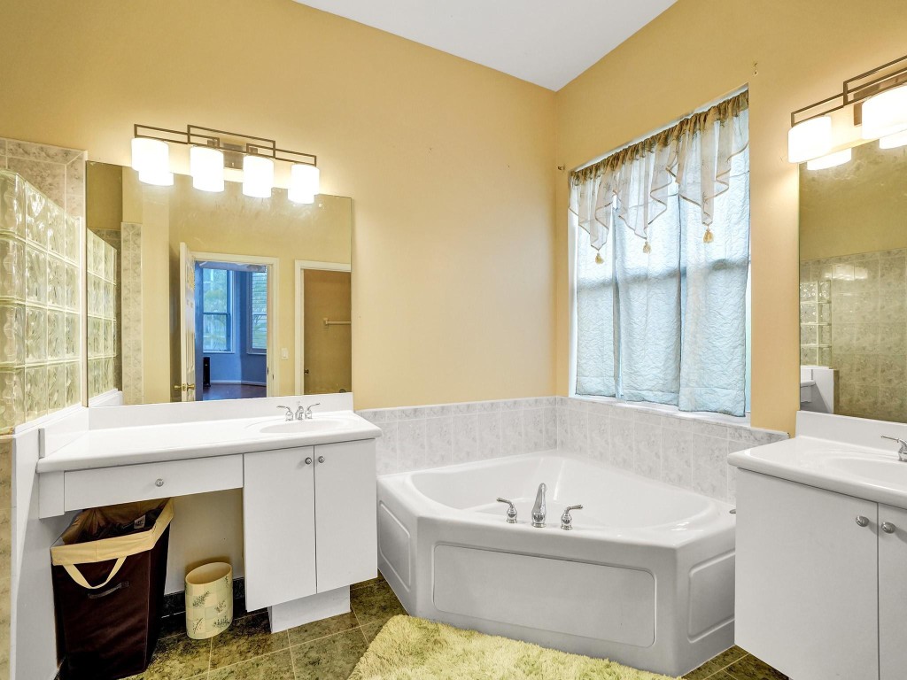 4421 NW 42nd Terrace