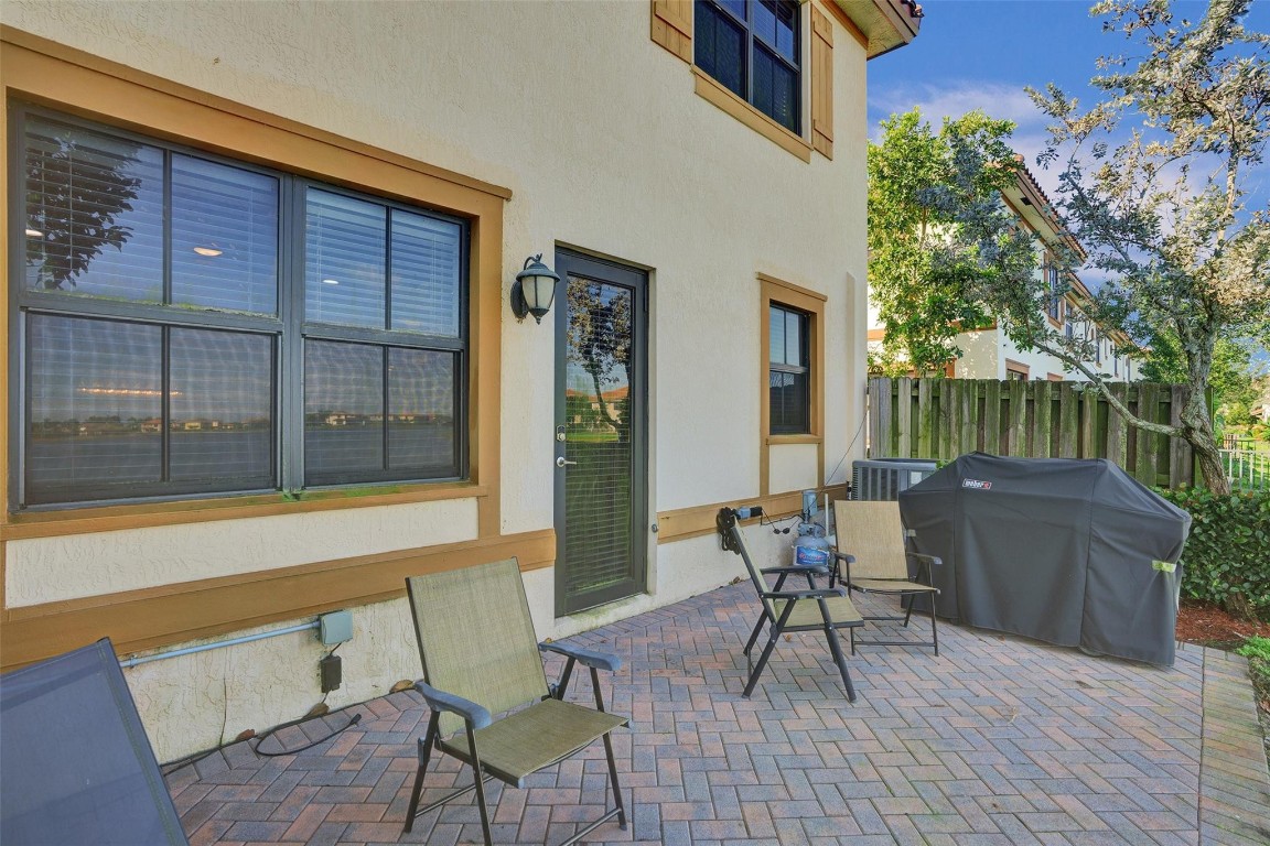 9579 TOWN PARC CIRCLE N 9579