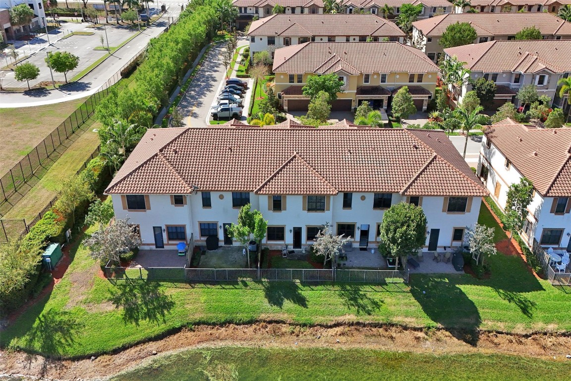 9579 TOWN PARC CIRCLE N 9579