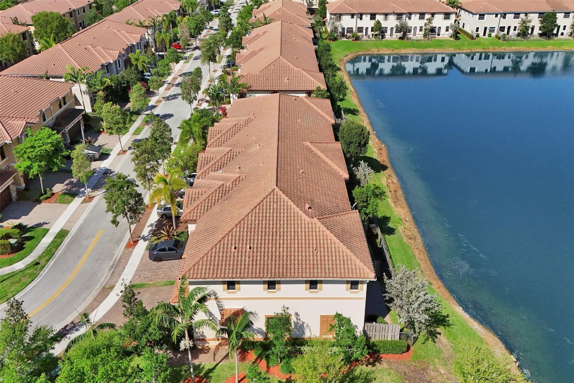 9579 TOWN PARC CIRCLE N 9579