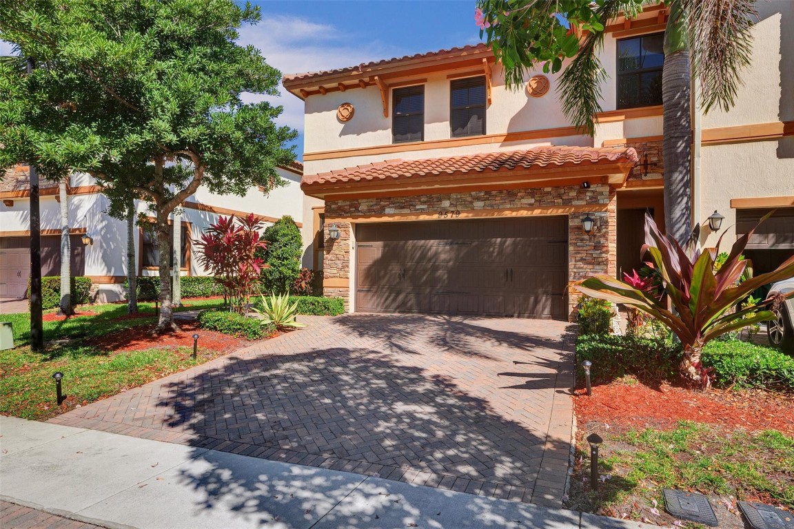 9579 TOWN PARC CIRCLE N 9579