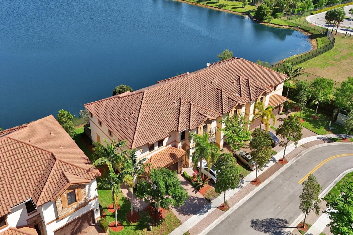 9579 TOWN PARC CIRCLE N 9579