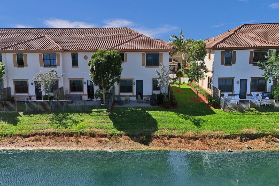 9579 TOWN PARC CIRCLE N 9579