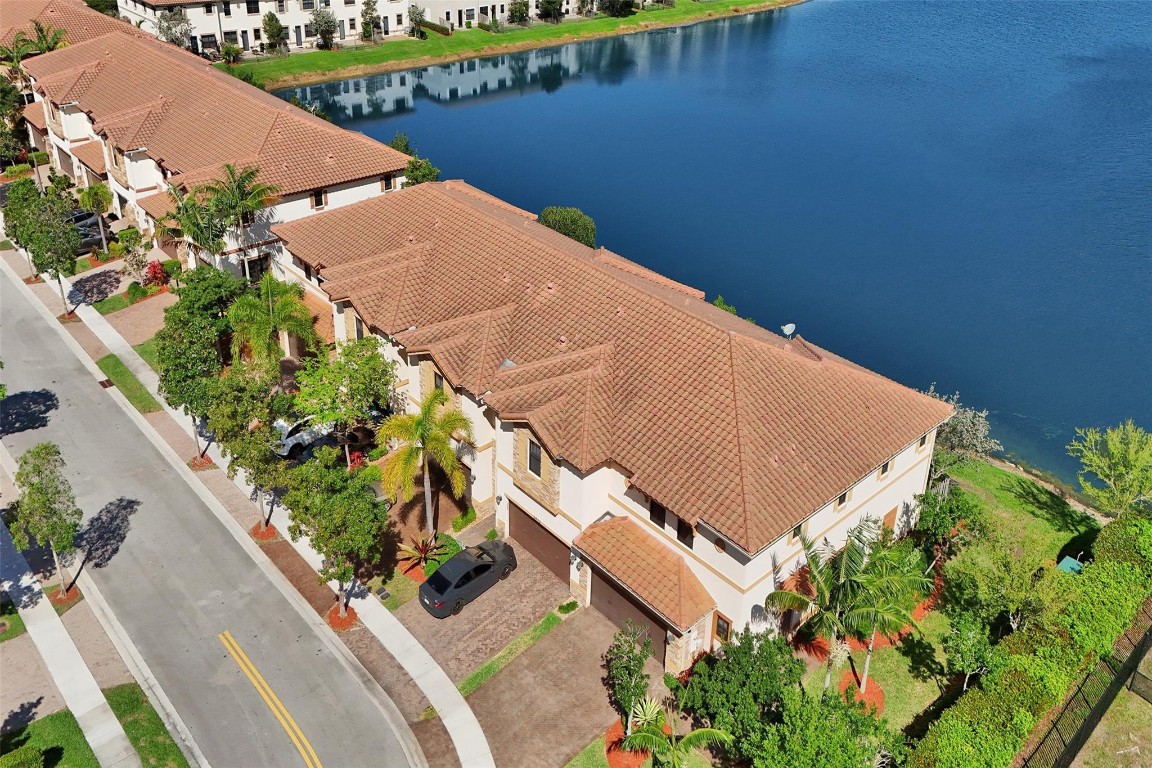 9579 TOWN PARC CIRCLE N 9579