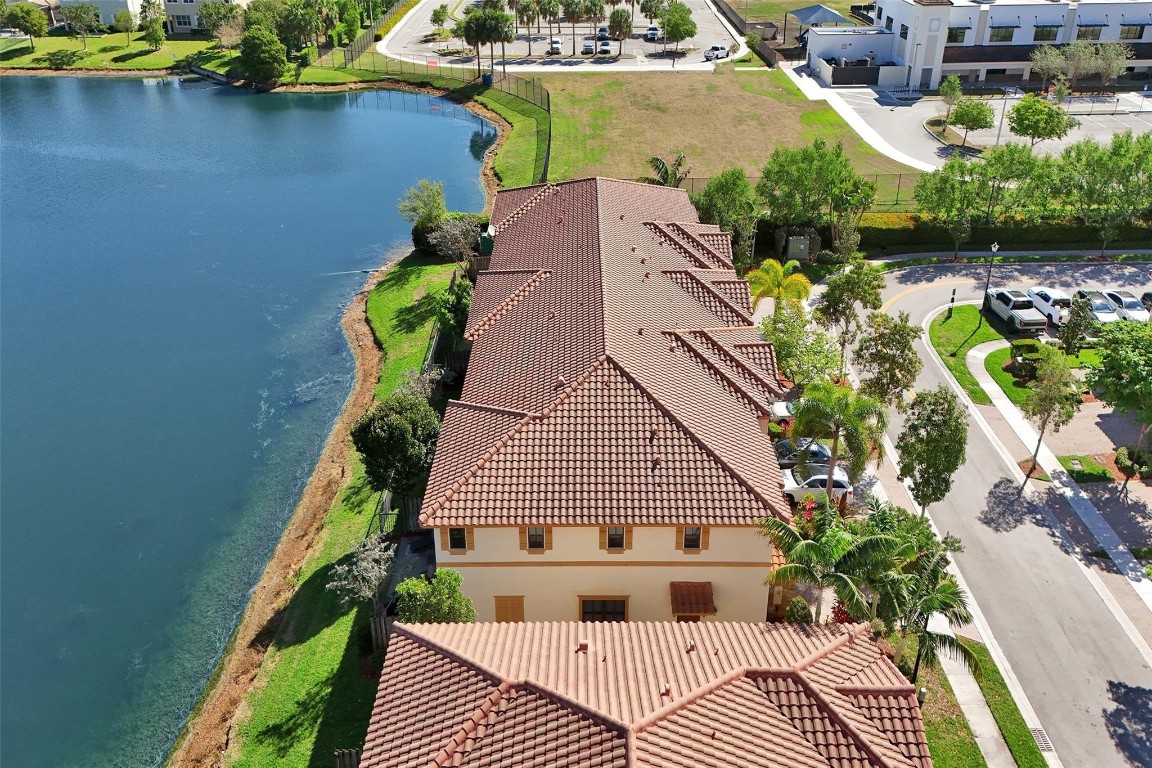 9579 TOWN PARC CIRCLE N 9579